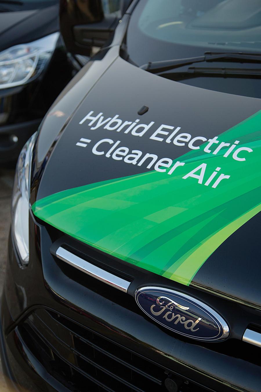 Детали экстерьера Ford Transit Plug-In Hybrid 2017 года  (фото 5 из 7)